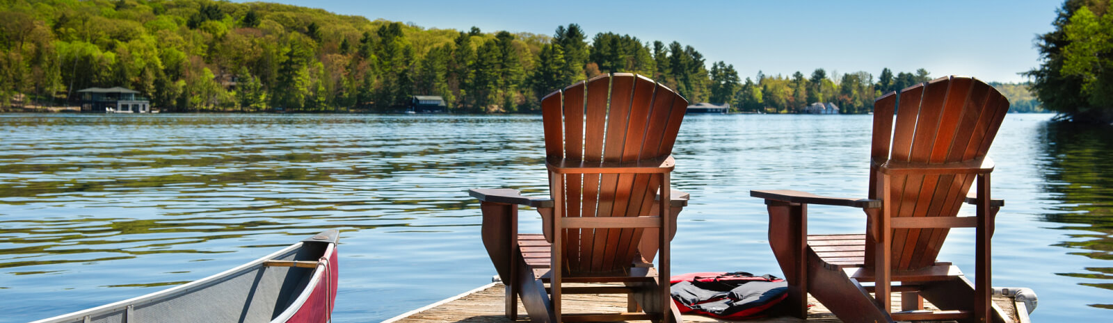 Scenic photo of a lake