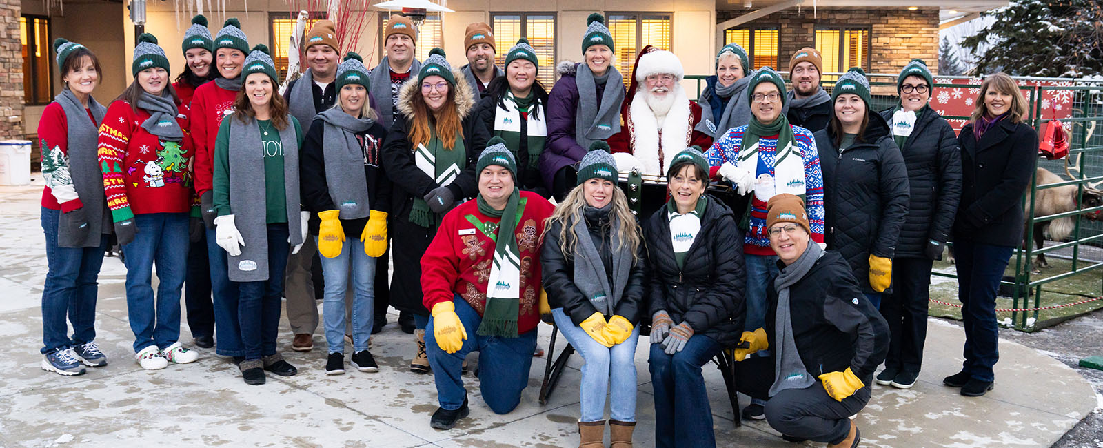 Group picture of Lakeview Bank employees.  Merry Christmas and Happy New Year